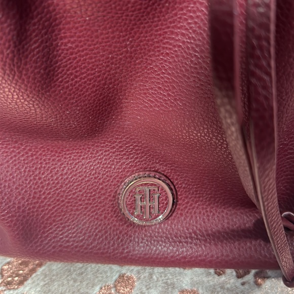 Tommy Hilfiger bucket bag - Picture 3 of 10